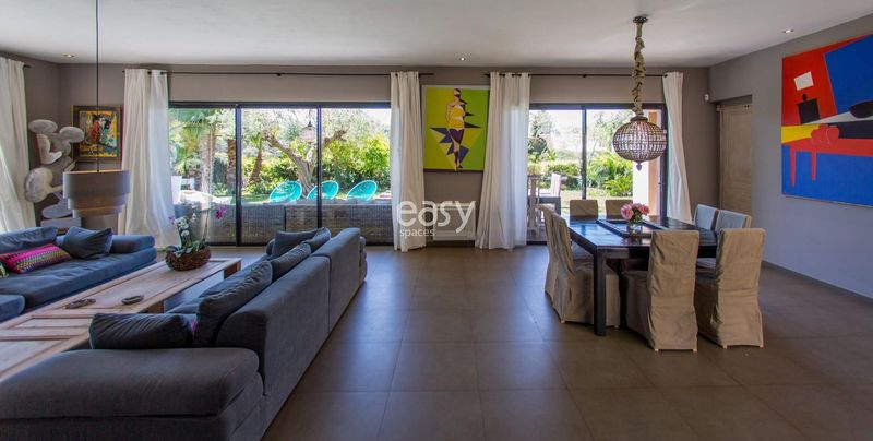 Detailed location scouting and identification of various sites in Saint-Tropez Var 83